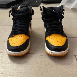 Air Jordan 1 Taxi Yellow
